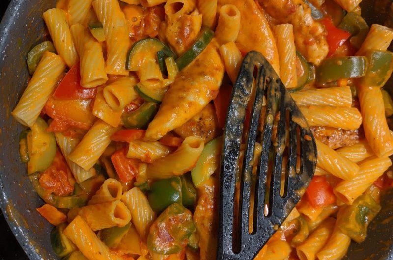 Pasta mit Paprika und Hähnchen